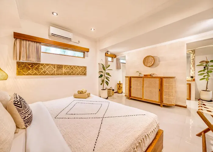 Aurora - Private 6 Bdr In Seminyak, Prime Location, Pool & Garden Villa *