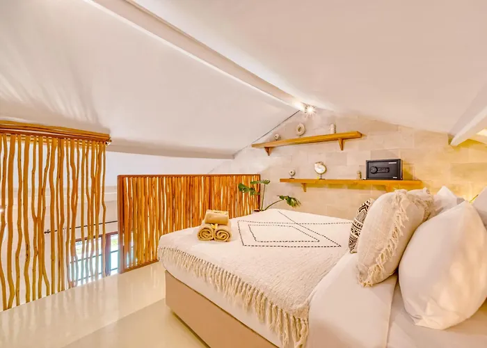 Aurora - Private 6 Bdr In Seminyak, Prime Location, Pool & Garden *