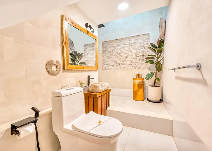 Aurora - Private 6 Bdr In Seminyak, Prime Location, Pool & Garden Villa *