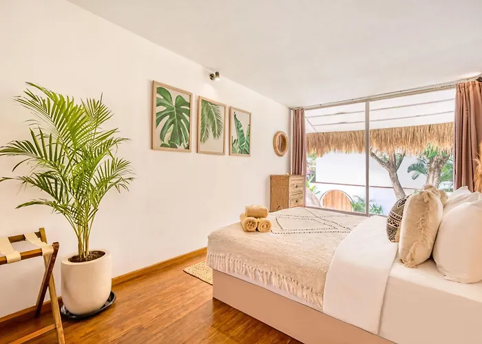 Aurora - Private 6 Bdr In Seminyak, Prime Location, Pool & Garden *