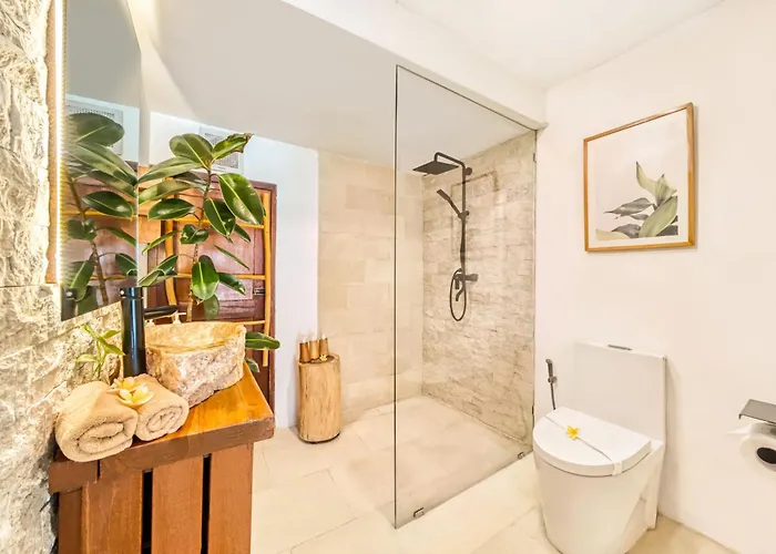 Aurora - Private 6 Bdr In Seminyak, Prime Location, Pool & Garden