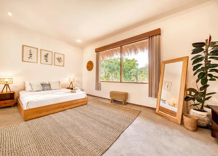 Villa Aurora - Private 6 Bdr In Seminyak, Prime Location, Pool & Garden *
