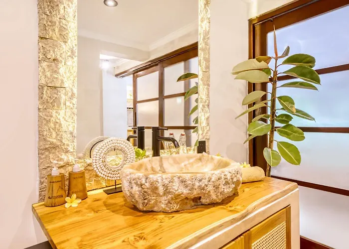 Aurora - Private 6 Bdr In Seminyak, Prime Location, Pool & Garden *