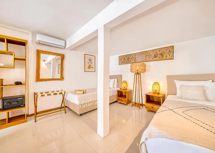 Villa Aurora - Private 6 Bdr In Seminyak, Prime Location, Pool & Garden Seminyak (Bali)