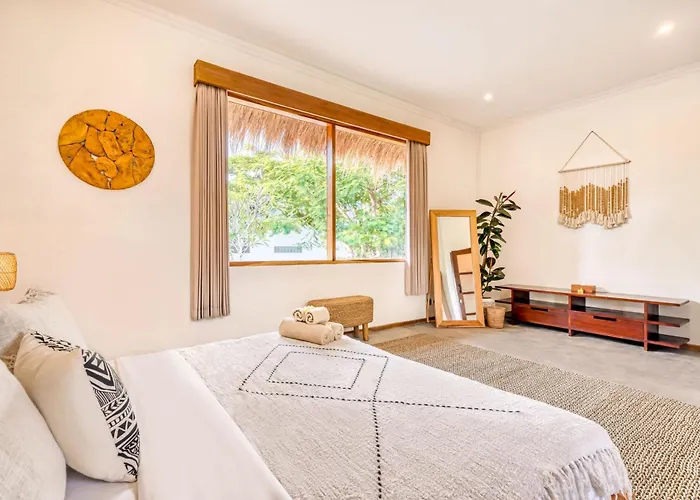Aurora - Private 6 Bdr In Seminyak, Prime Location, Pool & Garden Seminyak (Bali)