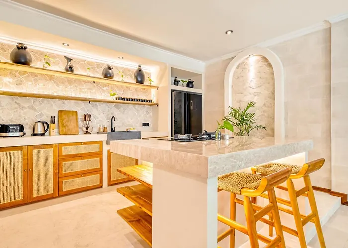 Aurora - Private 6 Bdr In Seminyak, Prime Location, Pool & Garden *