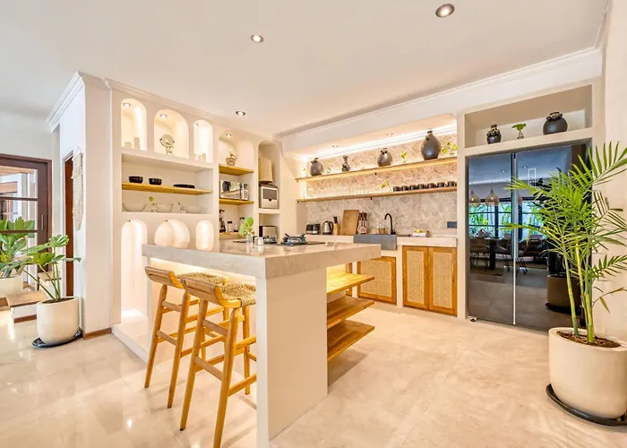 Aurora - Private 6 Bdr In Seminyak, Prime Location, Pool & Garden Villa *