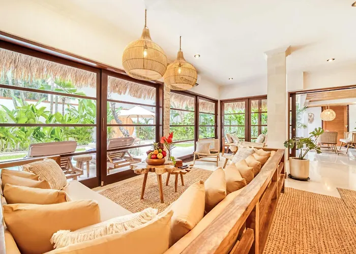 Villa Aurora - Private 6 Bdr In Seminyak, Prime Location, Pool & Garden *