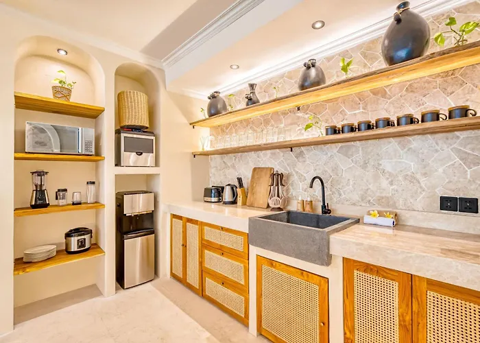 Aurora - Private 6 Bdr In Seminyak, Prime Location, Pool & Garden Seminyak (Bali)