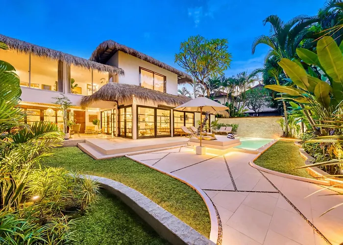 Aurora - Private 6 Bdr In Seminyak, Prime Location, Pool & Garden Villa