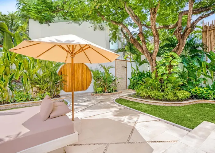 Villa Aurora - Private 6 Bdr In Seminyak, Prime Location, Pool & Garden Seminyak (Bali)